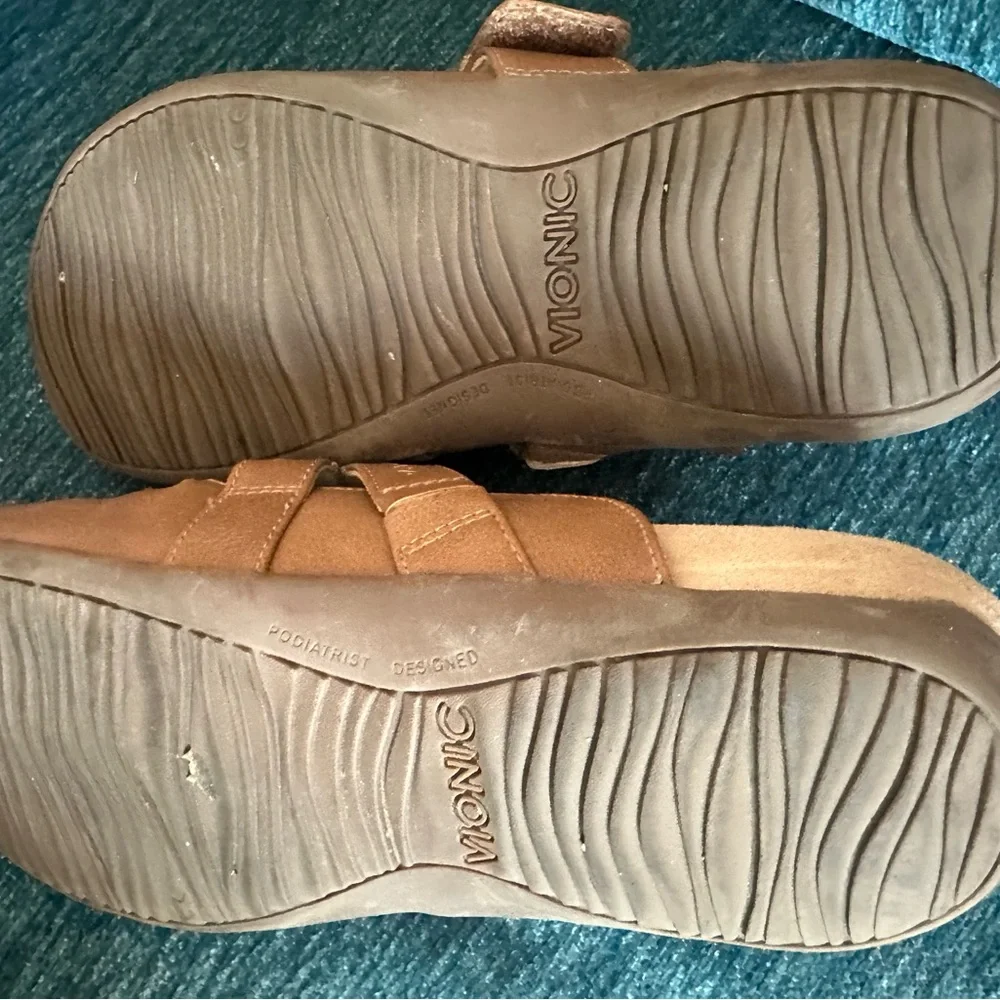 Vionic Clogs - Picture 5 of 6